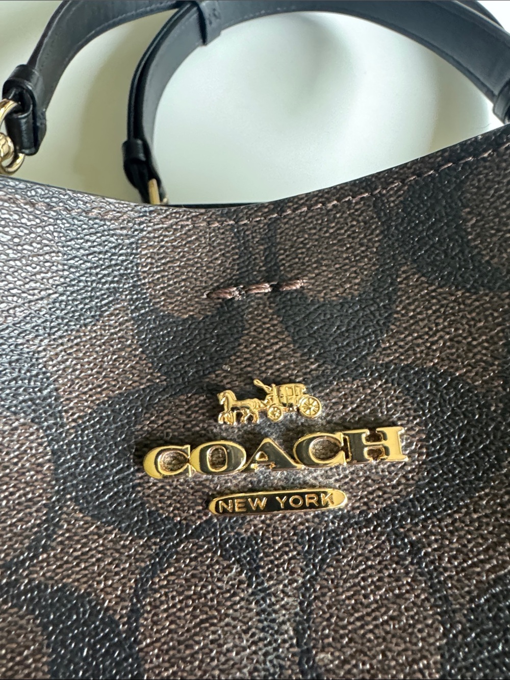 Coach Signature Town Bucket Bag Gold Hardware Multi Way Strap Dust Bag EUC - Picture 2 of 16